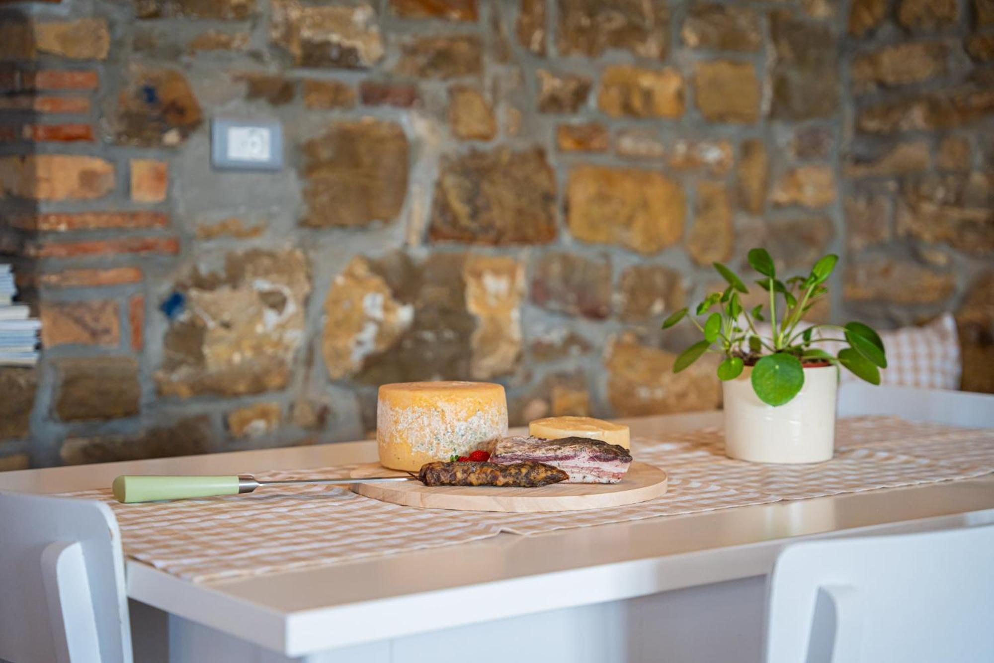 Holiday Home Belveder Motovun With Heated Pool Livade Luaran gambar