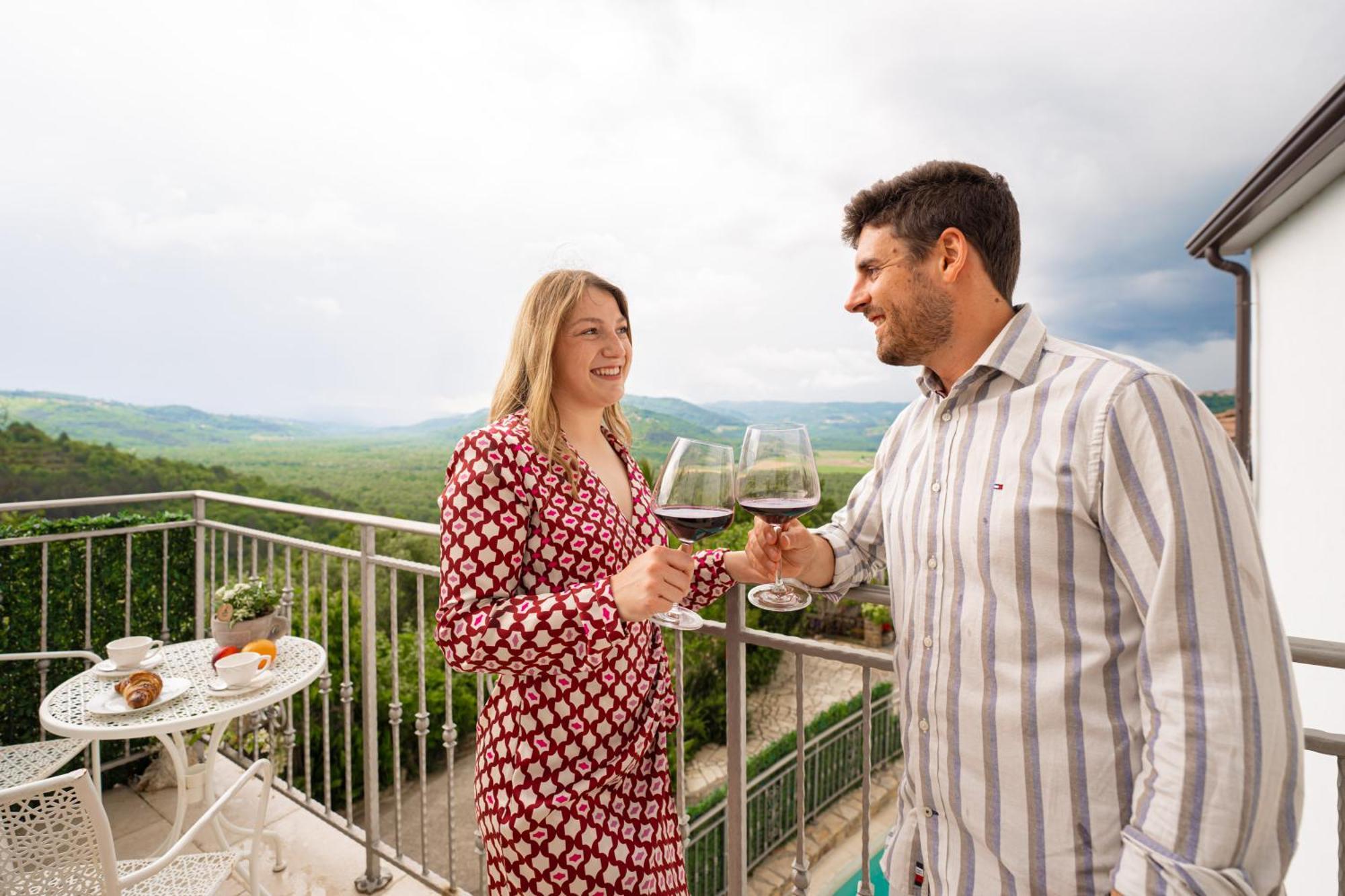Holiday Home Belveder Motovun With Heated Pool Livade Luaran gambar