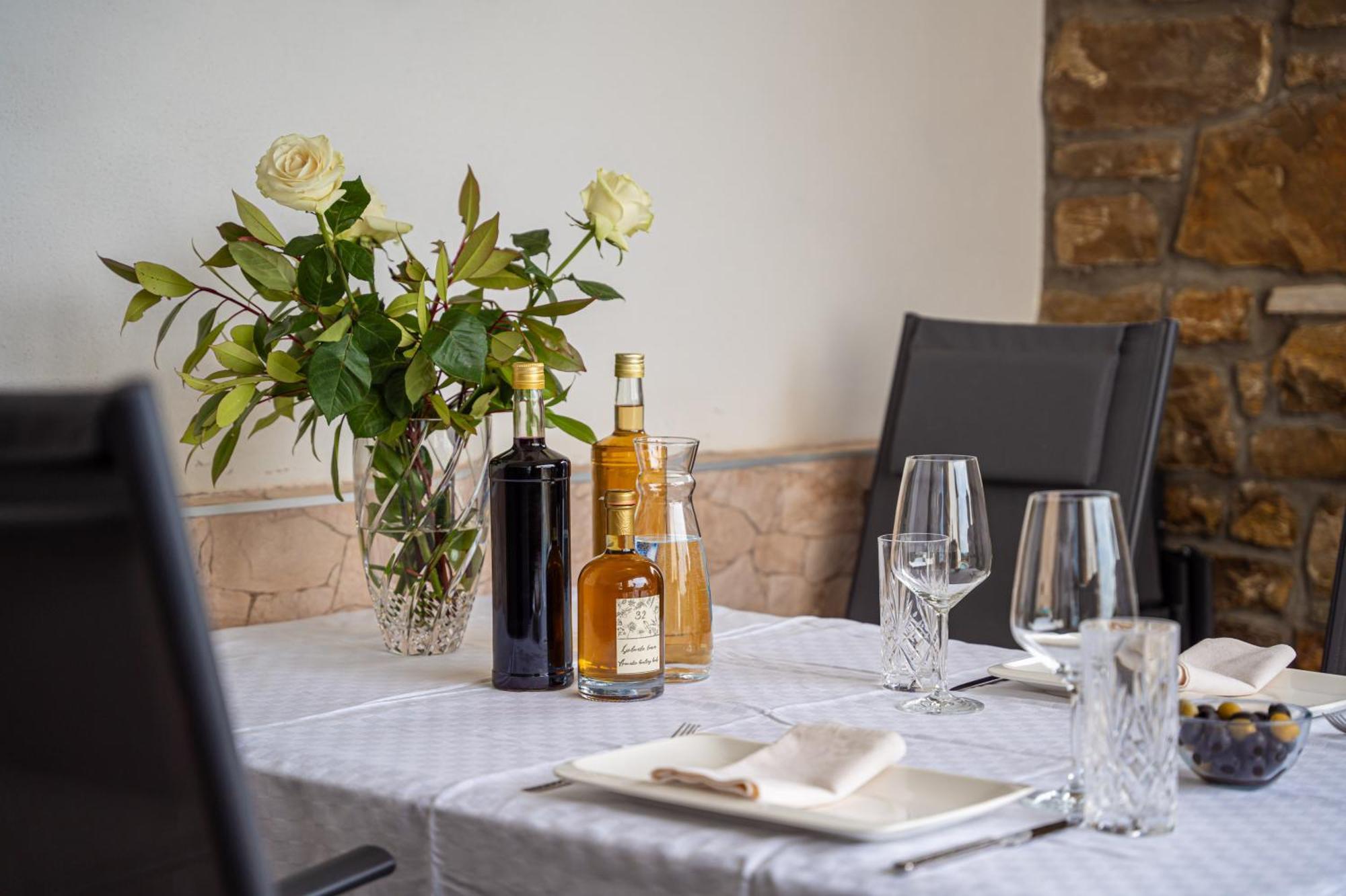 Holiday Home Belveder Motovun With Heated Pool Livade Luaran gambar